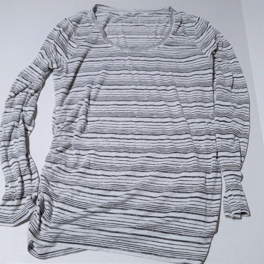 Maternity Long Sleeve Top Size Medium